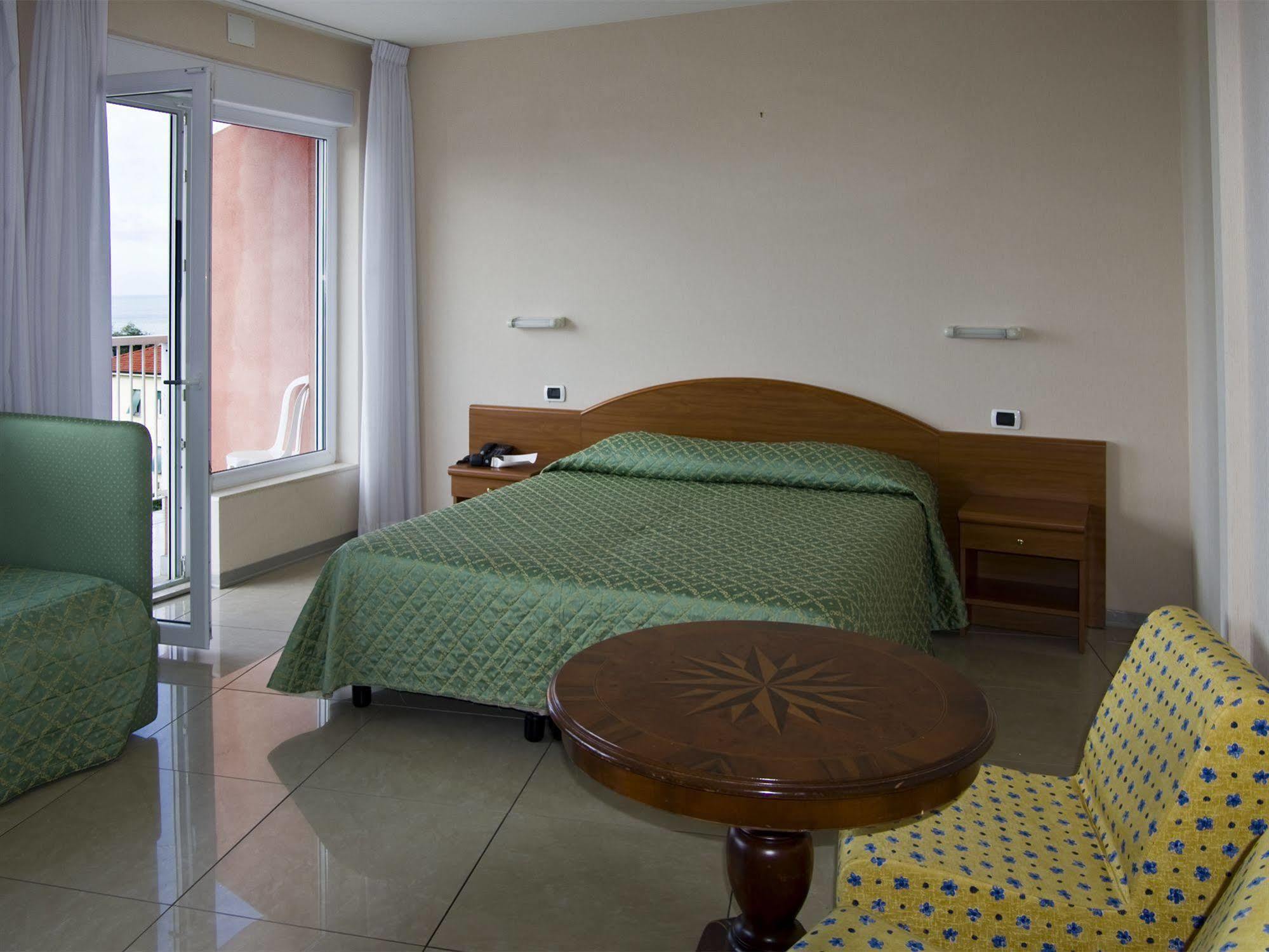 Hotel Cristallo Lerici Luaran gambar